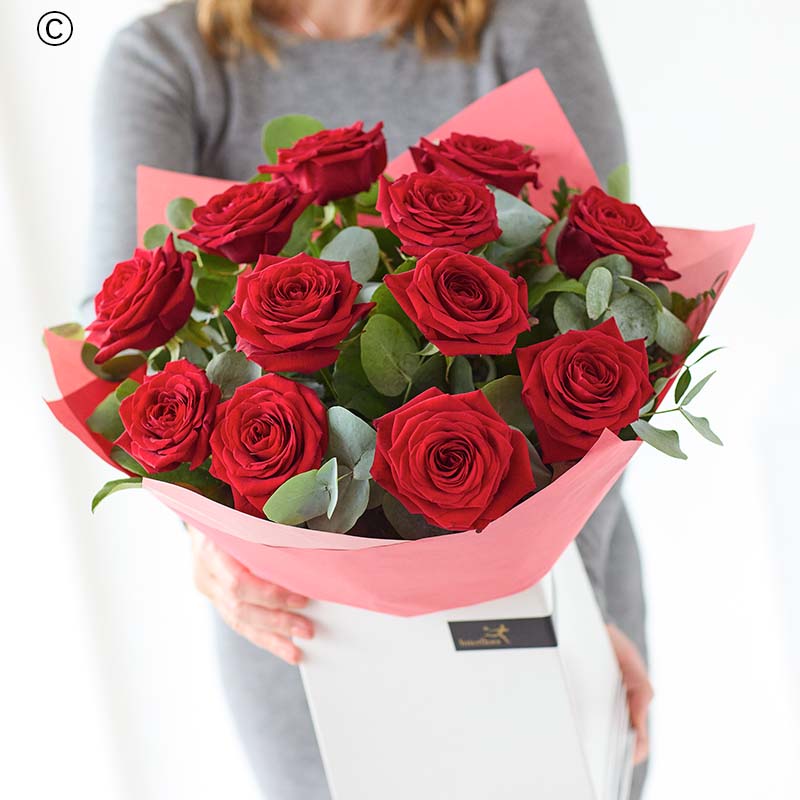 12 Luxury Red Roses Bouquet